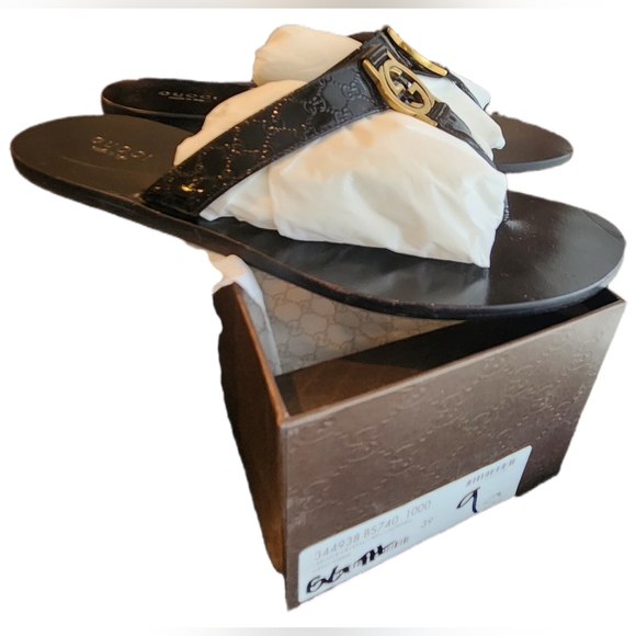 EUC Gucci sandals with gold hardware - Picture 3 of 12